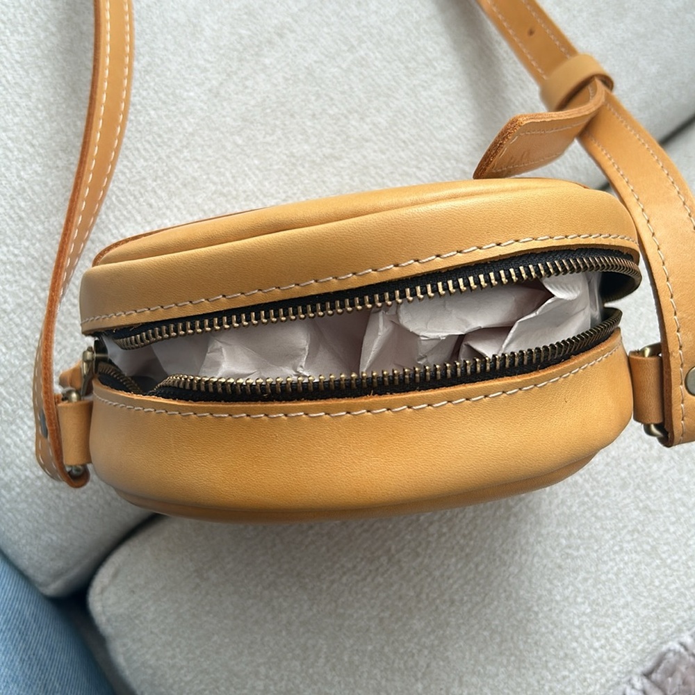 Portland Leather Tan Circle Crossbody Bag - Picture 3 of 6